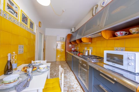 The kitchen seen from another angle