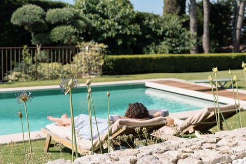 Chilling by the pool, permanently heated at 30 degrees