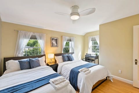 Bedroom 2 - 2 double beds with desk