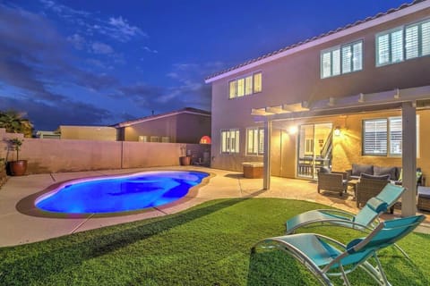 Summer is the best time to spend splashing around the pool. The perfect way to cool down. Sparkling swimming pool ready for you to take a dip after a day (or night) out on the strip.
