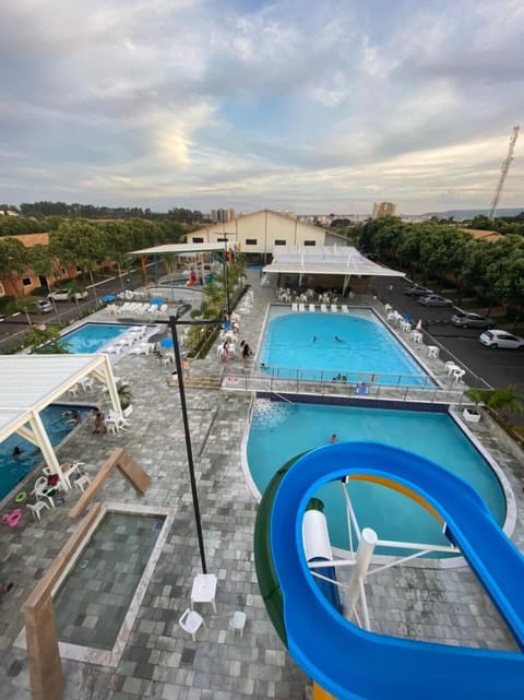Parque Acquatico 24 hrs.
 com 8 piscinas.
