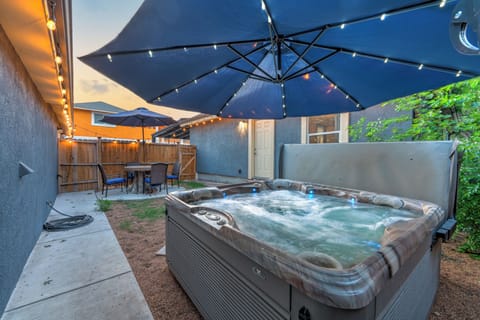 Enjoy a nice cup of coffee in the morning, glass of wine in the evening, or just some time after a long day in this brand new 5 seating jacuzzi.