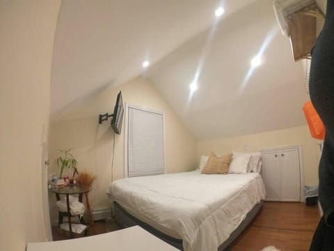 Private Queen Bedroom , TV, WiFi, 2 Deep Storage Closets, Dresser, Workspace , Shelf’s & Stool
