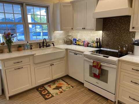 Kitchen (view to driveway)