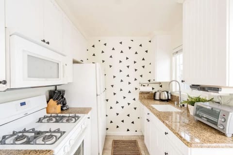 Fully equipped kitchen, including Washer and Dryer