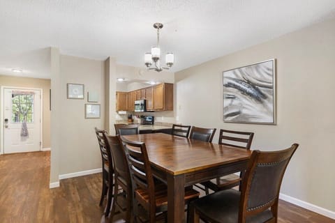 Branson HideAway Dining Area