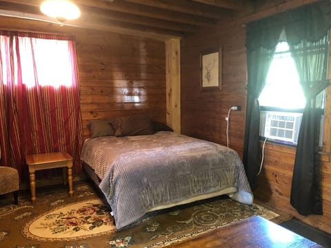 Main Cabin queen bed facing North