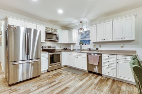 Kitchen | Fully Equipped | Cooking Basics | Spices | Stainless Steel Appliances