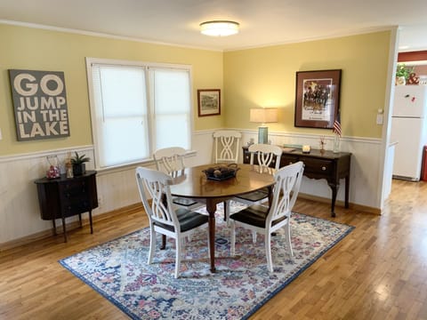 A spacious dining area to enjoy a good meal!