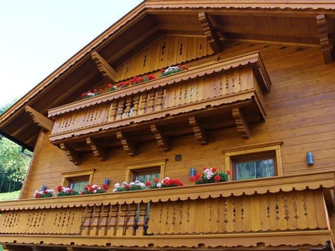 Zirbenchalet Großglockner - Swiss stone pine chalet Chalet in Carinthia, Austria