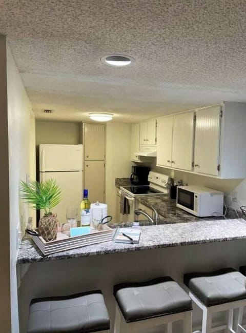 Breakfast counter next to kitnchen