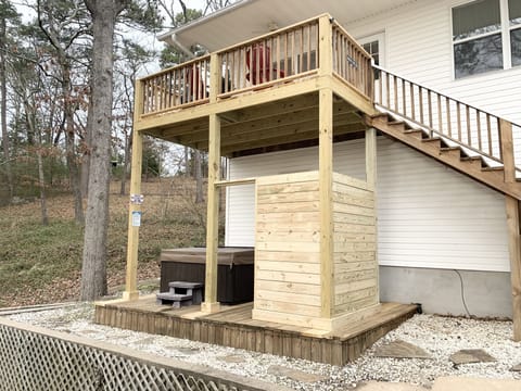 Hot tub with privacy!