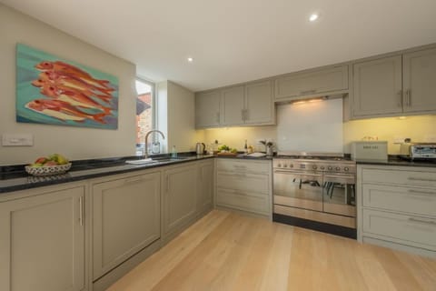 Ground floor: Well-equipped kitchen with gas range cooker, microwave, fridge/freezer and dishwasher