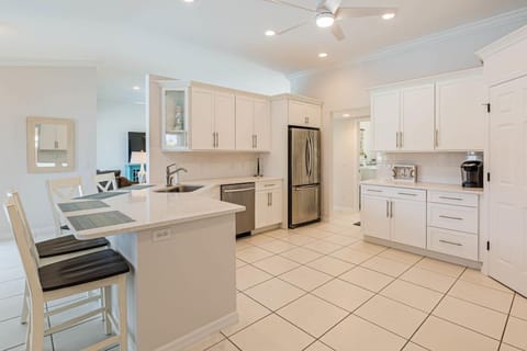 Kitchen/Breakfast Bar