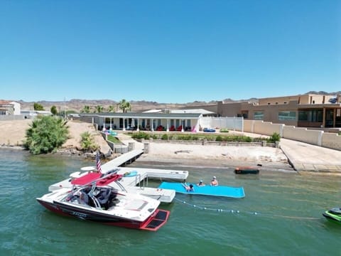 Beachfront!  Boat ramp is inaccessible. Launch 2 mins away.  Patria flats.