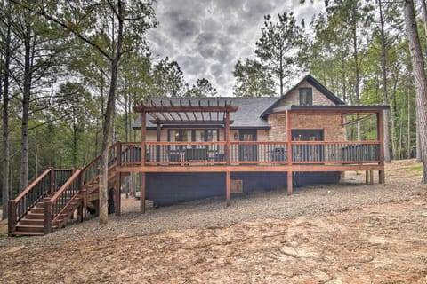 Broken Bow Vacation Rental | 1BR | 1BA | 1,000 Sq Ft | Stairs Required