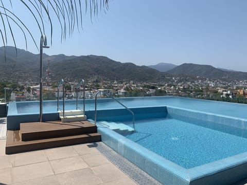 Rooftop pool 