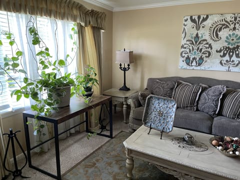 Cozy formal dining room