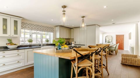 Shaven Cottage Kitchen - StayCotswold