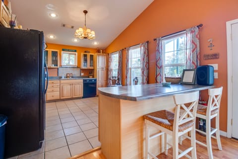 Kitchen | Cooking Basics & Spices | Bar Seating | Dining Nook