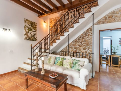 Furniture, Building, Table, Comfort, Couch, Wood, Picture Frame, Interior Design, Architecture, Plant