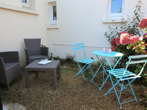 Plant, Flower, Furniture, Window, Table, Building, Outdoor Furniture, Outdoor Table, Interior Design, Shade