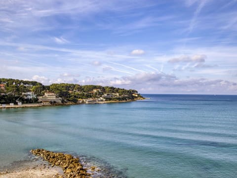 Plant, Property, Building, Natural Landscape, Tree, Land Lot, House, Cottage, Landscape, Residential Area