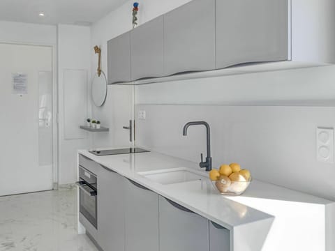 Tap, Kitchen Sink, Cabinetry, Countertop, Property, Sink, White, Plumbing Fixture, Kitchen, Building