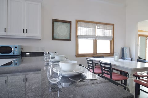 Plenty of seating at bar for 4 or dining table that seats 6 or extends to fit 8.