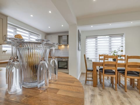 Kitchen/diner | The Old Farmhouse - Brookfields Holiday Farm, Church Broughton, near Derby