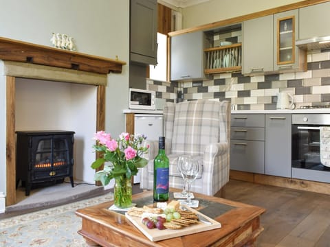 Open plan living space | Slant End Cottage, Linthwaite