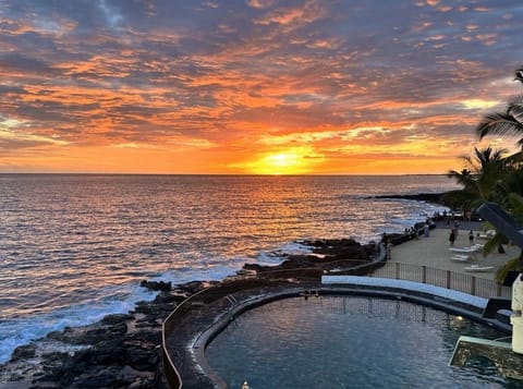 Beautiful sunset view from Casa de Emdeko common area pool