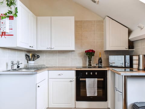Kitchen | St Martins Square Apartment 3, Scarborough