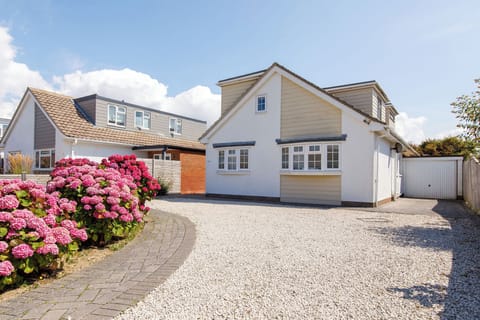 Welcome to this luxurious 5 bedroom house nestled in the lovely setting of West Wittering.