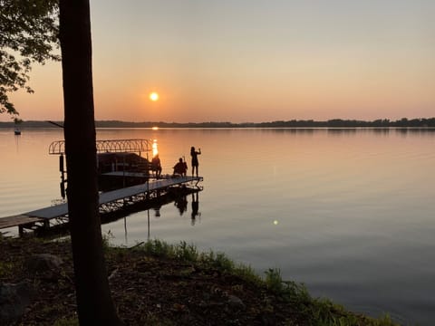 Amazing sunsets over the lake.  Your welcome to tie a boat to the dock.