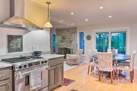 Kitchen & Dining Area
