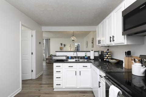 It has all the essential you need for food preparation. Preparing meals would always feel like home.