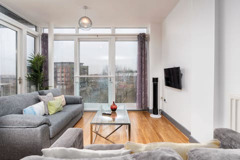 Spacious lounge