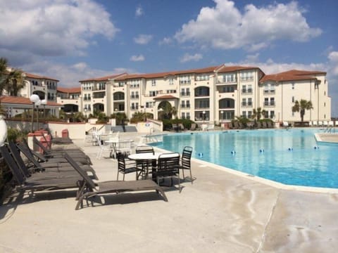 Enjoy Resort-Style Amenities at the Community Pool