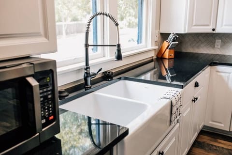 Dual basin Farmers Sink