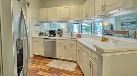 Kitchen with Breakfast Bar
