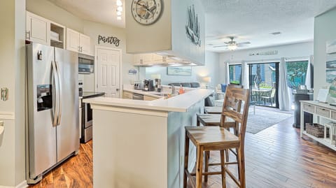Kitchen with Breakfast Bar