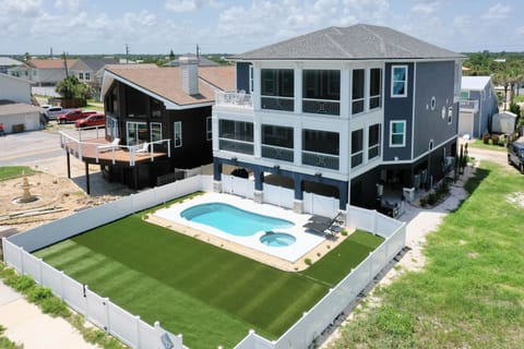 front of the house facing the ocean