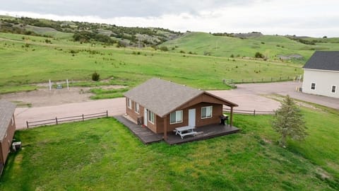 Cabin Fever  Oacoma SD.  Sleeps 11 in beds plus pullout sofa.