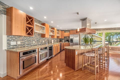 The Kitchen: an entertainer's dream!