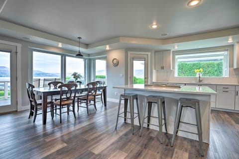 Kitchen & Dining Area