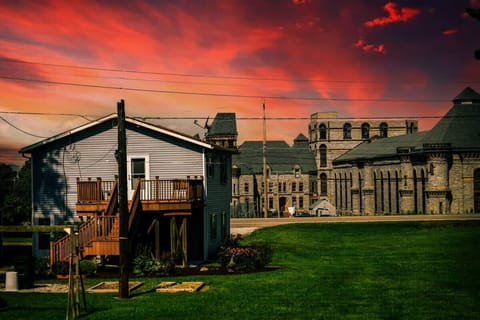 Dramatic ambience for your holiday vacation! Set the stage for an unforgettable holiday with a dramatic ambiance that blends elegance, warmth, and festive charm. Whether it’s twinkling lights, cozy settings, or stylish décor.