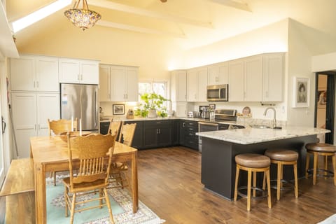 Dining table has 4 chairs/bench and bar has 4 stools.