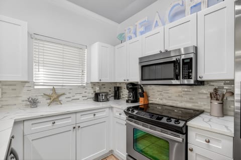 Destined to Be - Crystal Beach - Kitchen