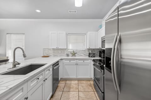 Destined to Be - Crystal Beach - Kitchen